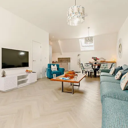 3 Bed In Newquay 90070 Holiday home *